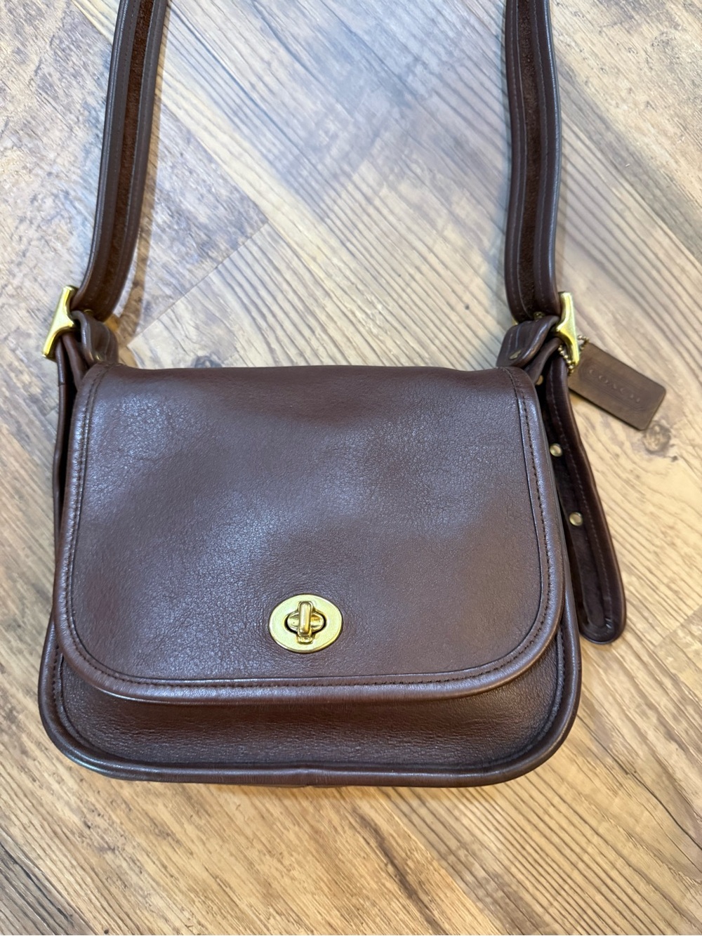 Vintage Coach Mahogany Brown 9965
Legacy Small Flap Crossbody Bag Brass hardware - Picture 11 of 16